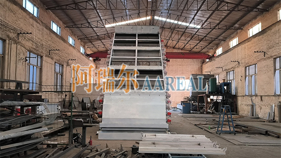 1 ~ 2 عرشه 2000 * 5000mm ظرفیت بزرگ صفحه نمایش فرکانس بالا دستگاه های غربالگری سیب لرزش برای کود شیمیایی NPK با ارتعاش سرعت بالا 3000 ~ 3600 RPM