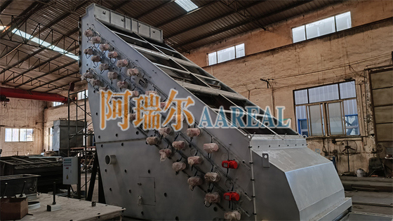 1 ~ 2 عرشه 2000 * 5000mm ظرفیت بزرگ صفحه نمایش فرکانس بالا دستگاه های غربالگری سیب لرزش برای کود شیمیایی NPK با ارتعاش سرعت بالا 3000 ~ 3600 RPM